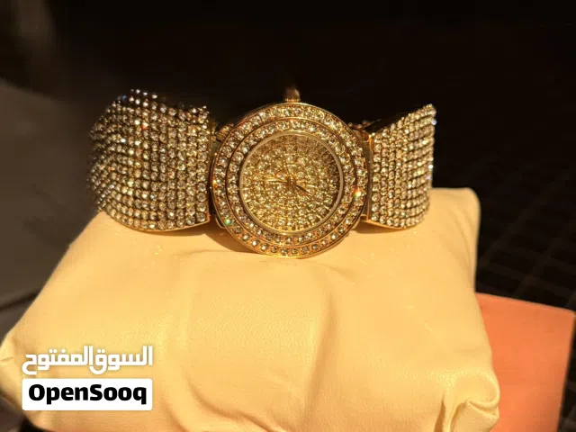 ساعة بديزاين ذهبي و الماسي فاخر لامع