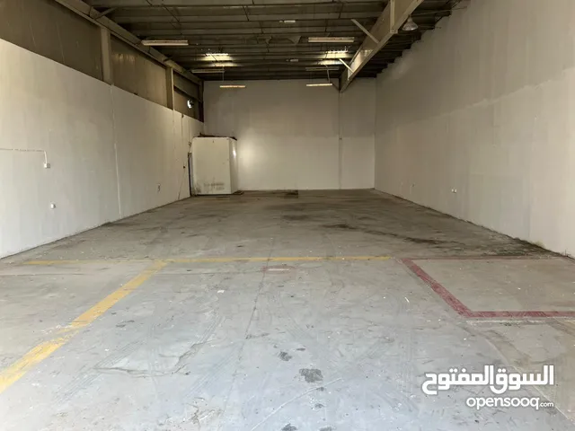 مستودع كبير جدا