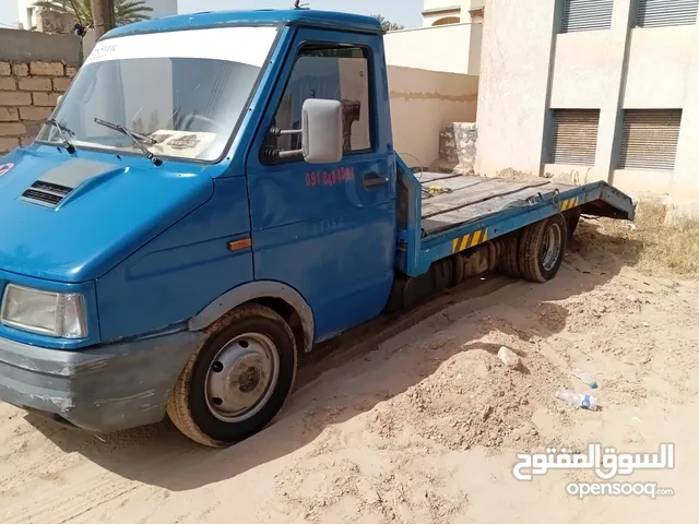 Flatbed Iveco 2011 in Tripoli