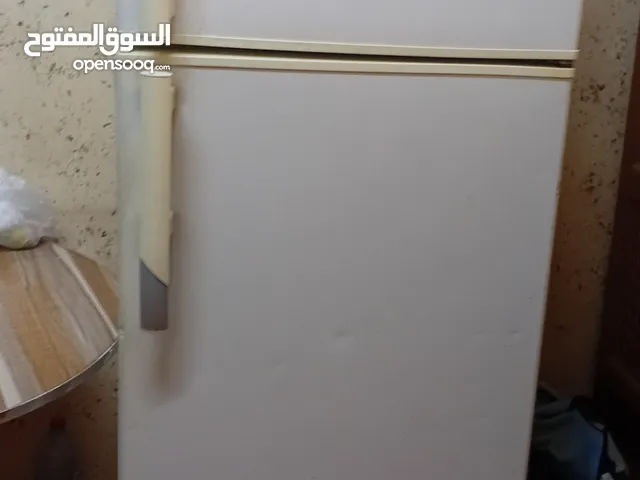 ثلاجه اكما بحاجه الى تغيير شبر