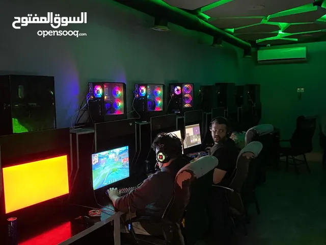 محل ألعاب احترافي للبيع – غرف PC، غرف بلايستيشن، بلياردو VIP، وكافيتيريا ضمن موقع مميز في أبو نصير