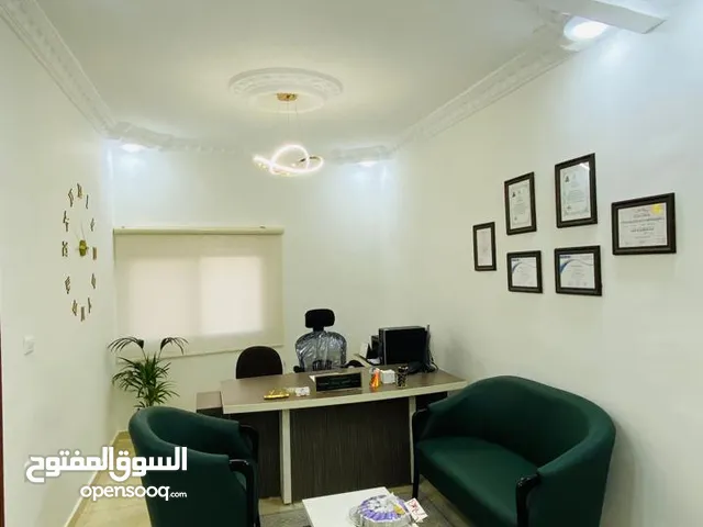 اثاث مكتب للبيع استعمال خفيف