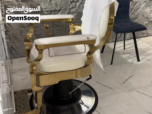 كرسي حلاقه البيع كلشي ما بي