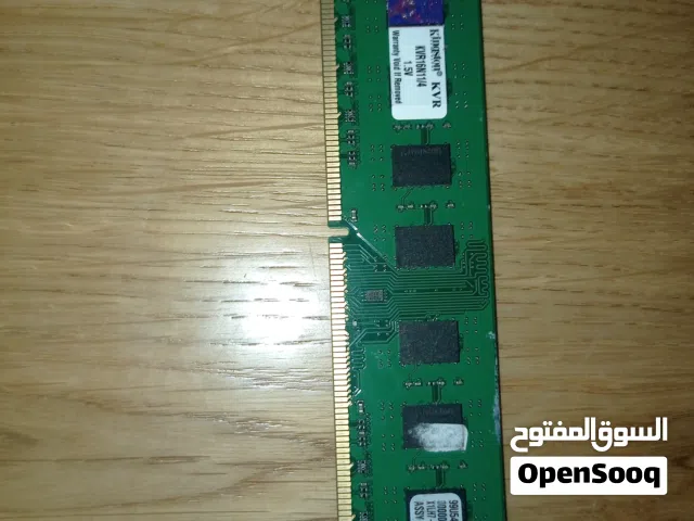 رام كمبيوتر مكتبي Kingston سعة 4GB DDR3 بحالة ممتازة.