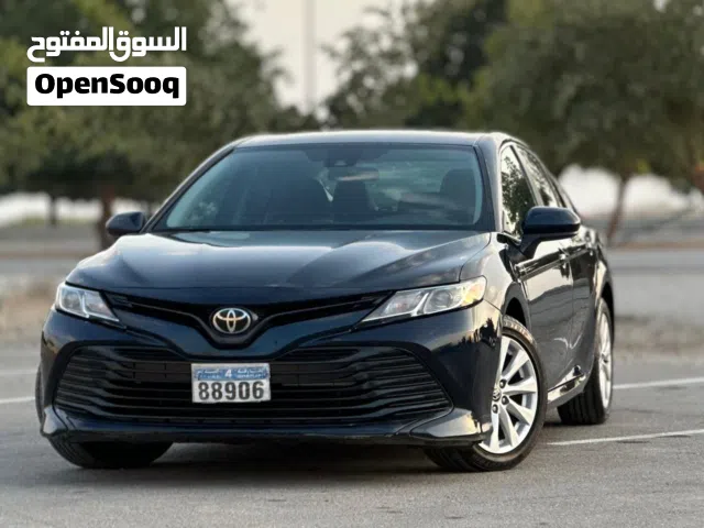 للبيع بحادث وممشى بسيط جدا كامري LE موديل 2020