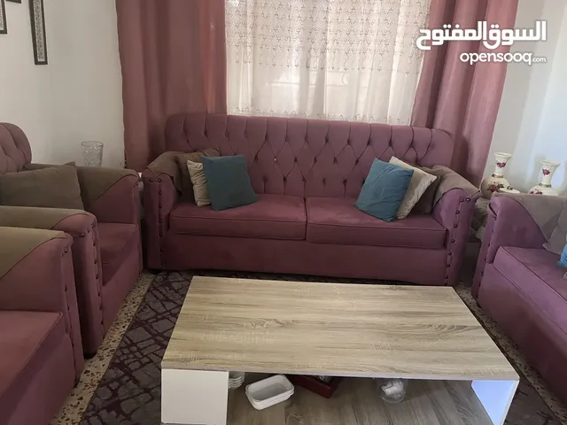 طقم كنب غرفة جلوس للبيع بسعر قابل للتفاوض