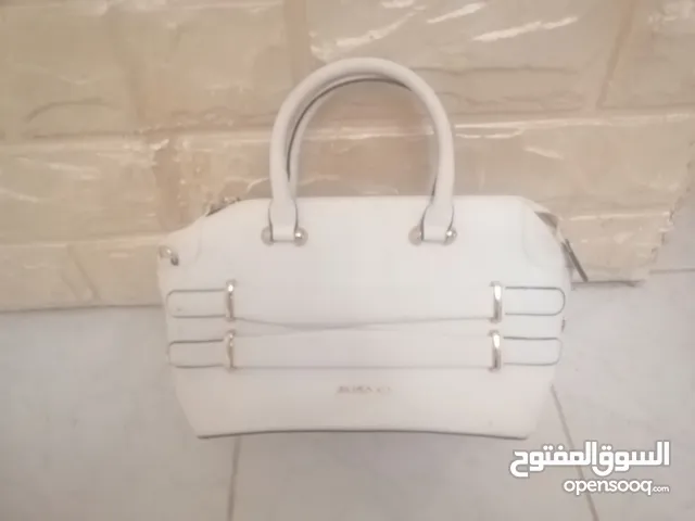 اي شنطه فقط 10 دنانير وعندي كمان كندره العروسه جديد بسعر مغري