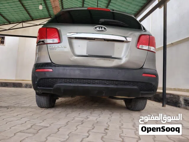 2012 كيا سورينتو Standard