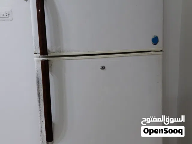 ثلاجه  للبيع ل ج