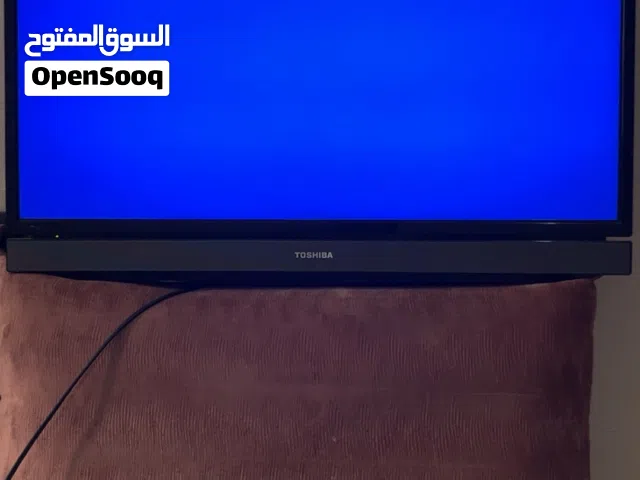 تلفاز من نوع توشيبا 32 بوصه نظيف ولا يوجد به اي عطل او اي كسر . مع الريموت