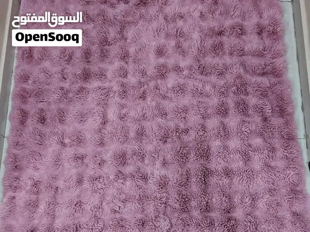 موكيت حرير ناعم لون وردي – بحالة جيدة  إربد الحي الشرقي