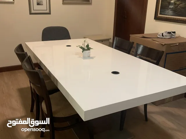 Table urgent sale . 180 dinar negotiable ( without chairs )