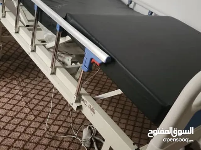 سرير طبي كهربائي