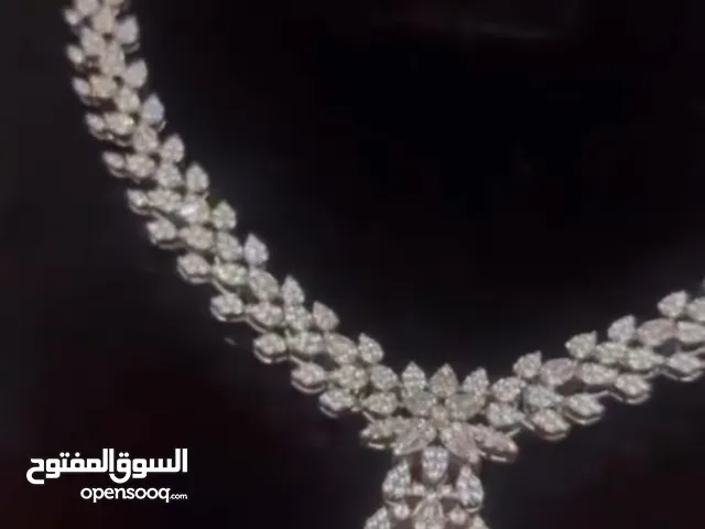 للبيع طقم كامل مثل دقه الألماس لبس ساعتين