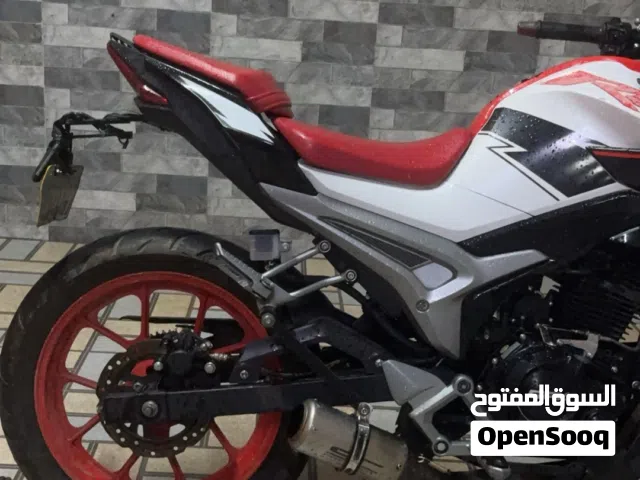 الدراجه هوندا يونيكورن 180سيسي بحاله جيده ويمشي الدراج الدراجه بسعر نهائي بدون تفاوض