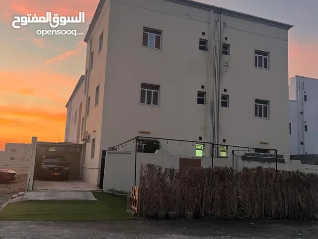 شقة سكنية ف العامرات/مدينة النهضة بالمربع م/2