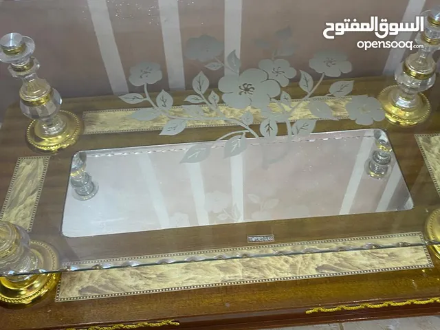 طاوله وسط زجاج وطاوله كونسول بحاله ممتازه