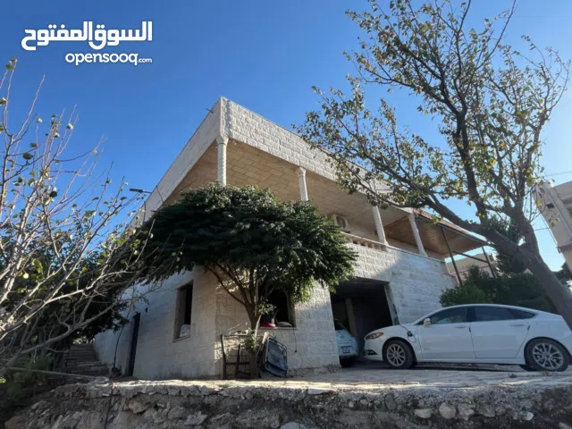 280 m2 3 Bedrooms Villa for Sale in Beirut Achrafieh