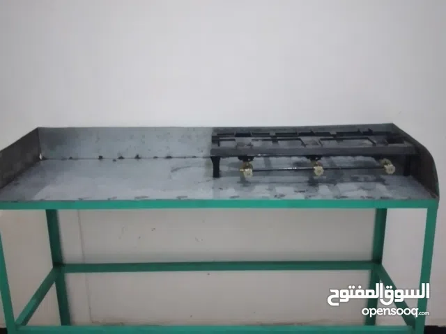 طاولة حديد مع الشولة