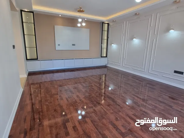 للبيع العاجل شقة فاخره للبيع في اسطنبول اسنيورت جانب الميدان مباشر