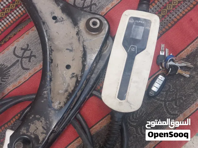 شاحن ألفا متغير ومفتاح ليف وكفات مستعملة اصليه