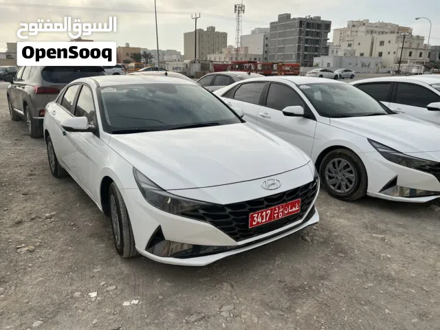 2022 هيونداي افانتي SE