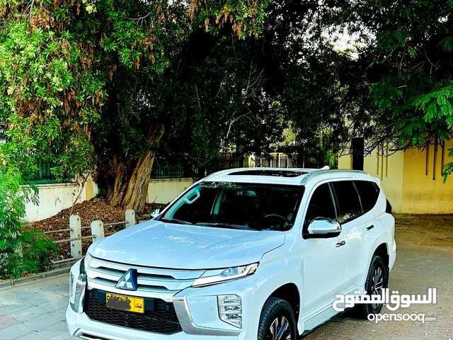 Showroom condition, under warranty, Mitsubishi Montero with radar