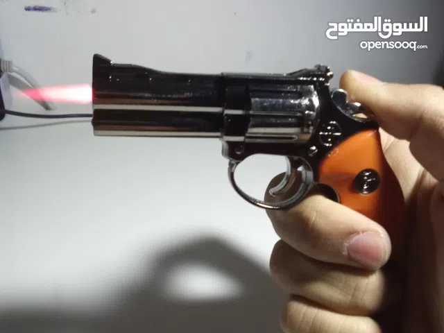 ولاعه على شكل مسدس فيها كشاف فاخر للبيع