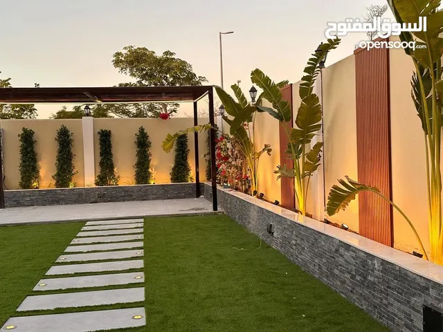 تنسيق حدائق وشلالات ونوافير وعشب جداري بديل الخشب خارجي برجولات عشب طبيعي شبكات ري عشب صناعي مظلات