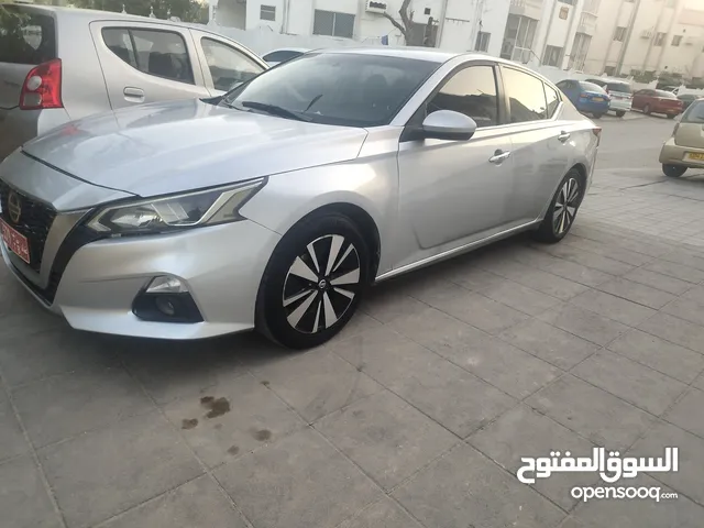Sedan Nissan in Muscat