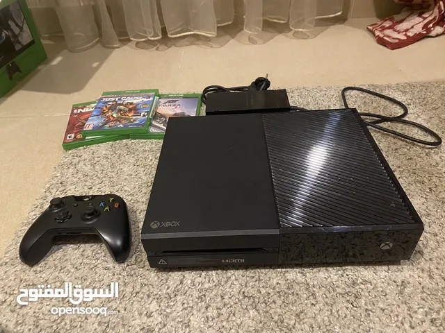 Original Xbox One 500gb, like new barely used with Controller and 3 CD’s
