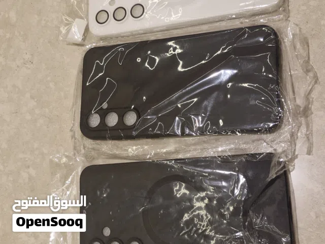 كفر رائع ممتاز جميل كل كفر احل من الثاني هناك اثنين سود و واحد ابيض هو كفر لتلفون s 23 feجميل ممتاز