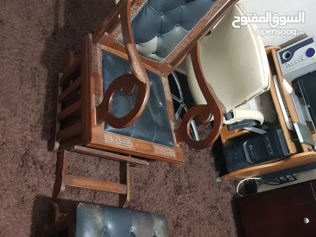 كرسي خشب هزاز مع قاعدة قدمين متحركة