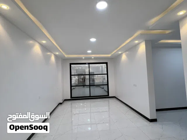 شقة للبيع جاهزه للسكن في الستين جوار مستشفى أزال مساحة واسعة جنوبي غربي على شارعين زفلت اغتنم الفرصه