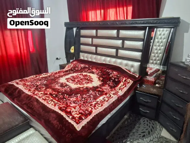 غرفة نوم بحالة جيدة