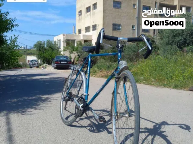 السلام عليكم بسكليت سباق الماني  نمره 28 ضواو امامي خلفي  7 غيارات خلفي  وثلاث امامي  بحاله الوكاله