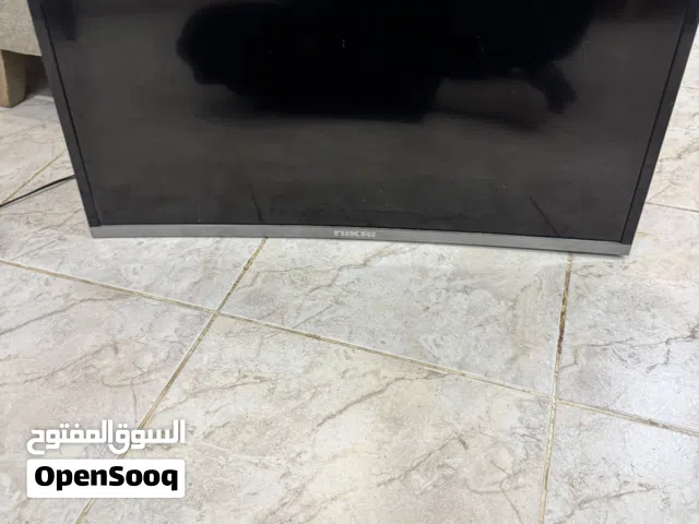 شاشه 32 ما معها ريموت و جيده جدا
