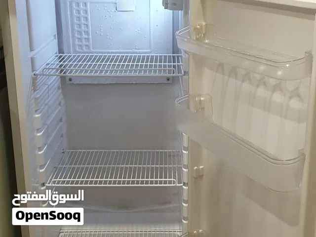 ثلاجة مستعمل للبيع سعة 16 قدم ماركة المتين سعة الفريزر 60 لتر سعة الثلاجة 200 لتر  مابيها اي خلل