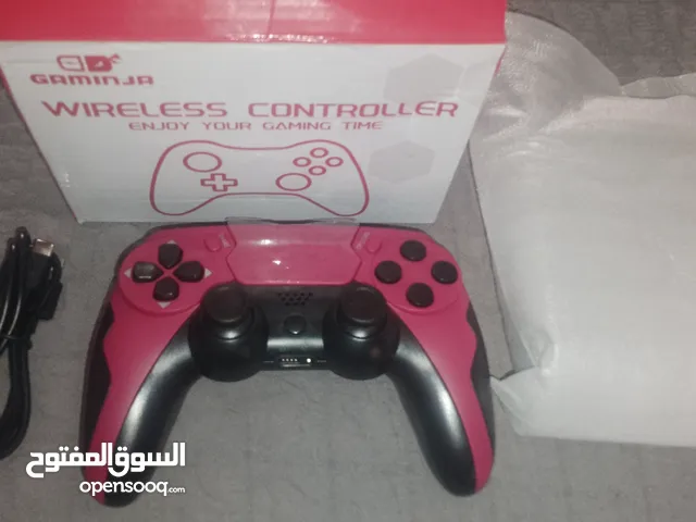 للبيع جهاز تحكم بلاستيشن 4 ممتازه و متعدده الوان