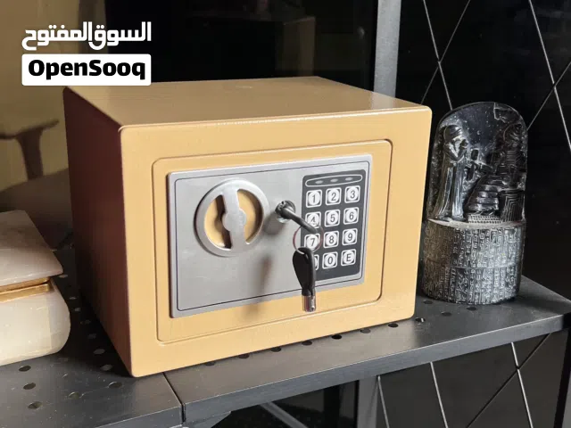 قاصة إلكترونية ذكية (خزنة برقم سري + مفتاح طوارئ) - جديدة بالكرتون