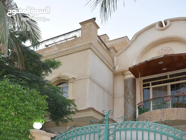 فيلا للبيع ف القاهرة الجديدة ف التجمع الأول ف المجاورات المجاورة ال1112 لقطة للبيع ف تفاوض ف التمن
