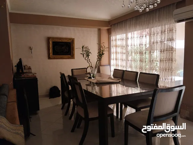 للبيع في المنطقه السابعه الشروق مساحه 235