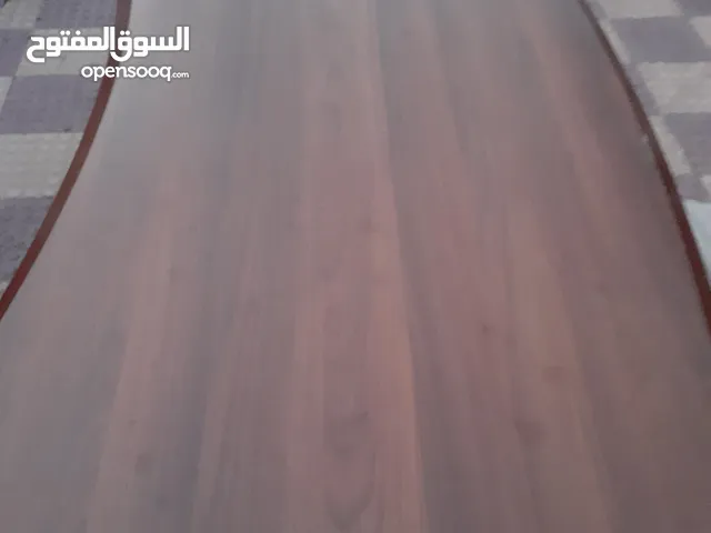 طاولة مكتب