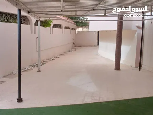 260 m2 More than 6 bedrooms Villa for Rent in Tripoli Al-Nofliyen