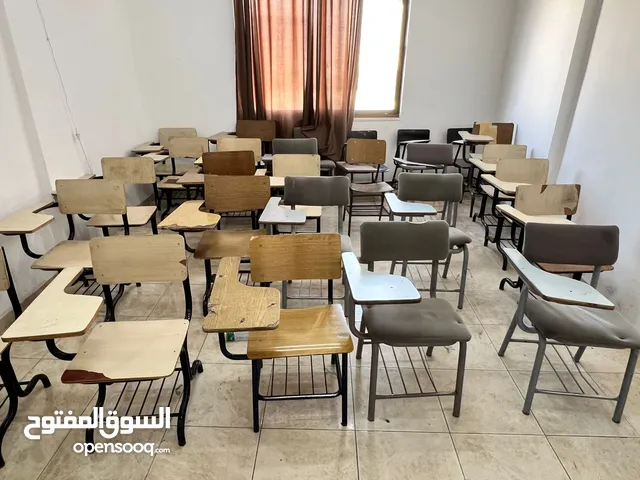 مقاعد طلاب و مقاعد دراسية مستعملة بحالة جيدة