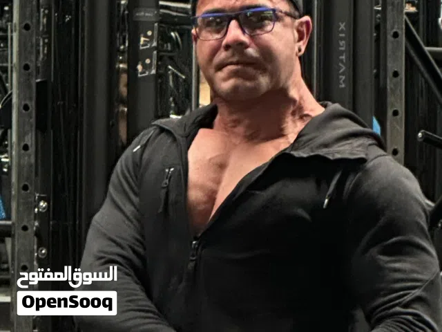مدرب لياقه بدنيه  وكمال اجسام وأخصائي تغذيه