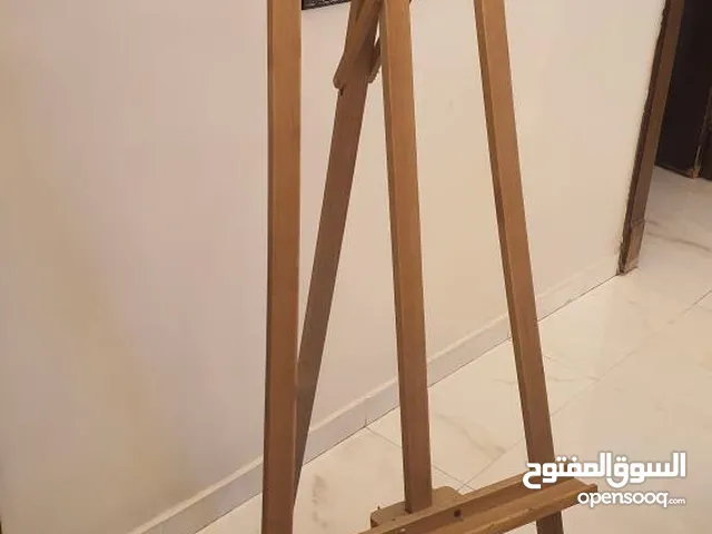 ستاند رسم خشبي عالي الجودة