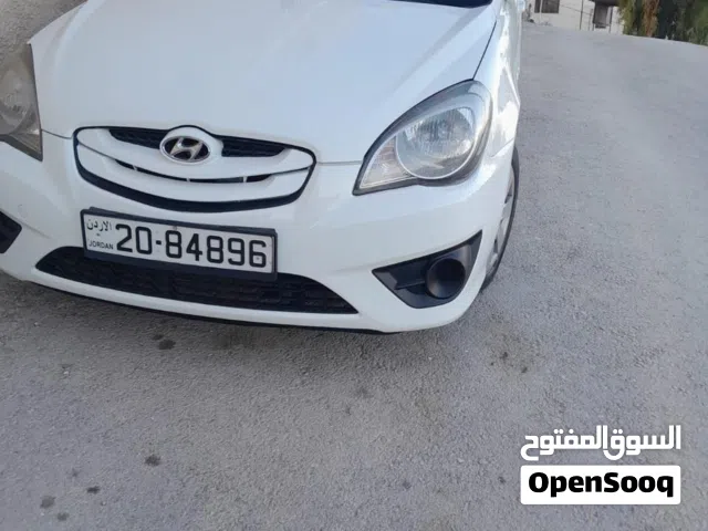 2011 هيونداي فيرنا Standard
