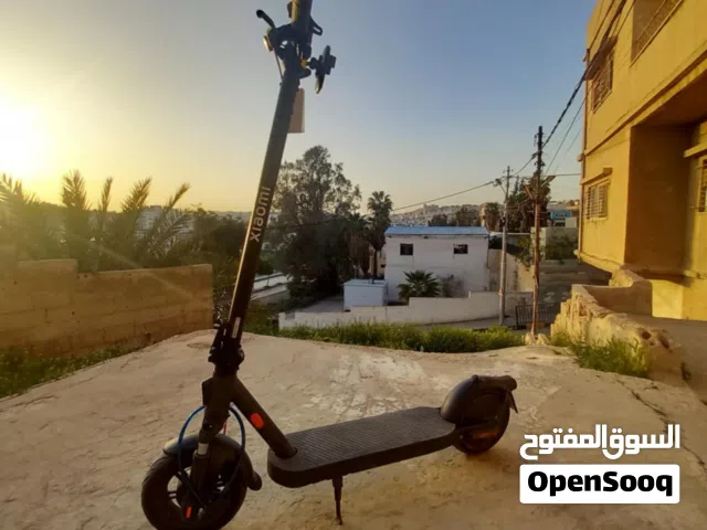 سكوتر شاومي ايليت بحال الوكالة معه كرتونة وشاحن اصلي وحمالة هاتف وقفل للمزيد من التفاصيل شوف الوصف