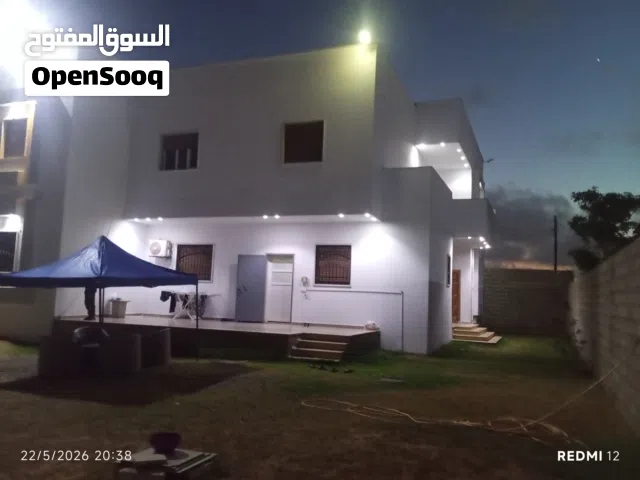 منزل دورين لبيع  كل دور مدخل بروحه يمشي سكن اتنين عايلات